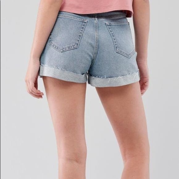 hollister ultra high rise curvy mom shorts - Picture 2 of 3